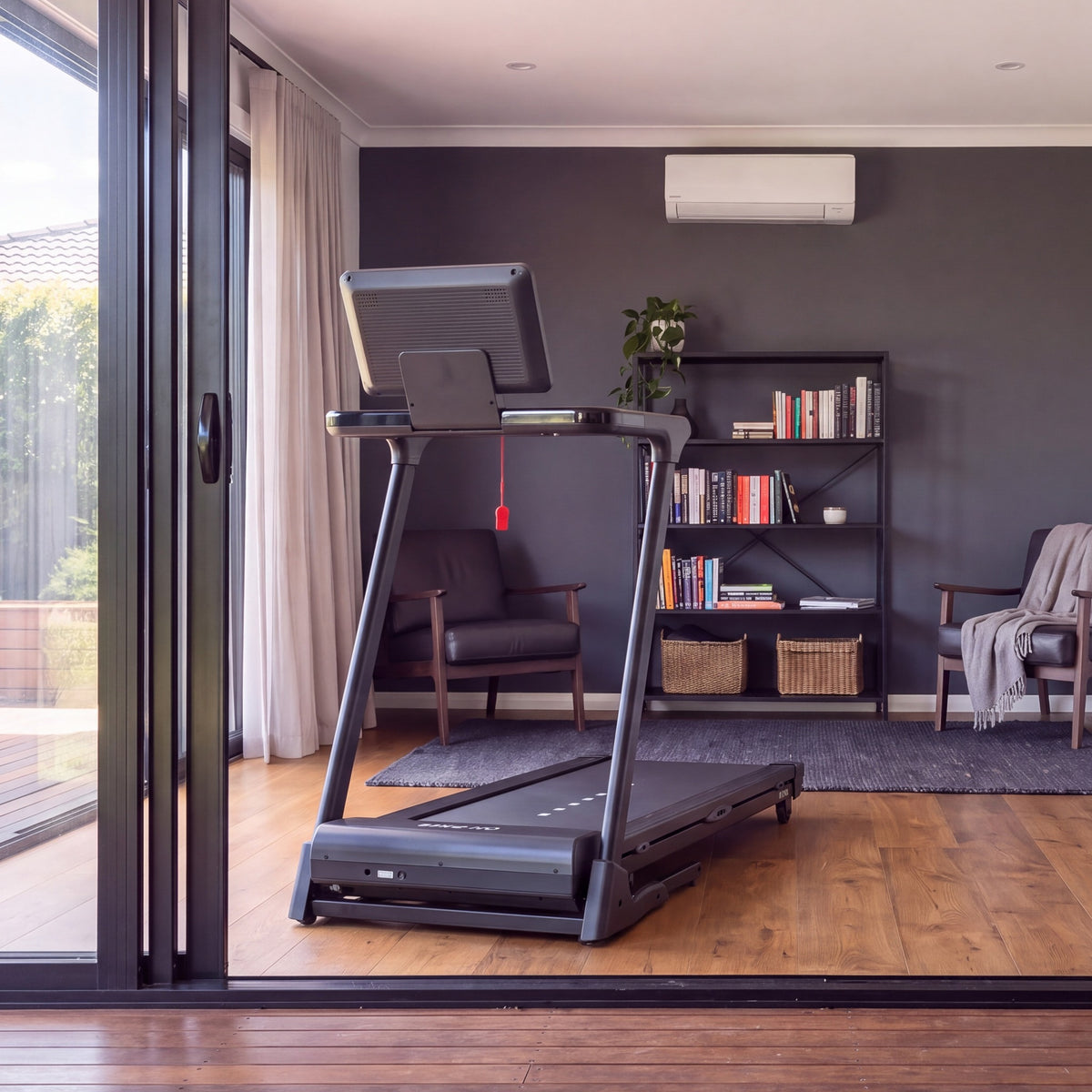 ON:PACE KAZE 5 Treadmill
