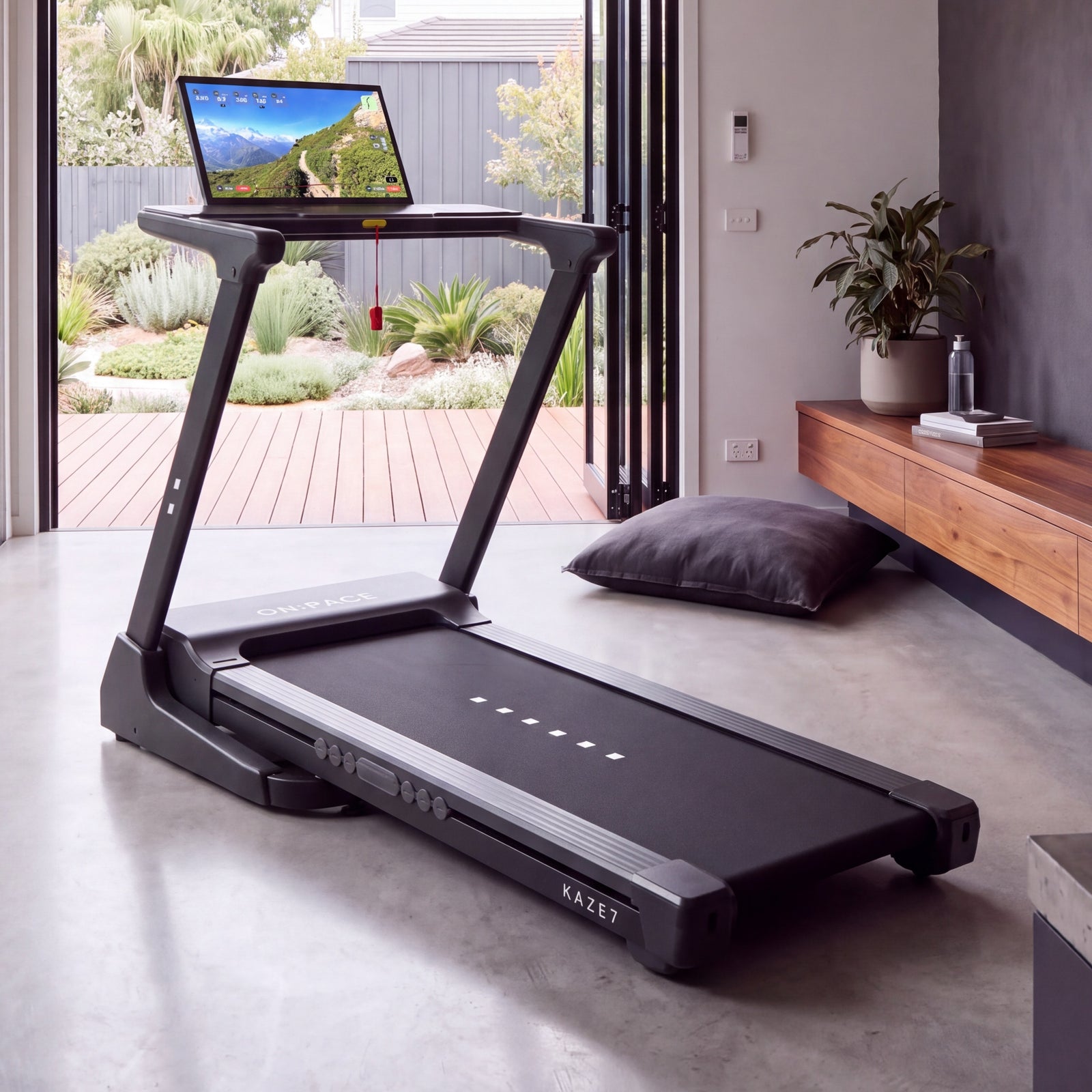 ON:PACE KAZE 7 Treadmill