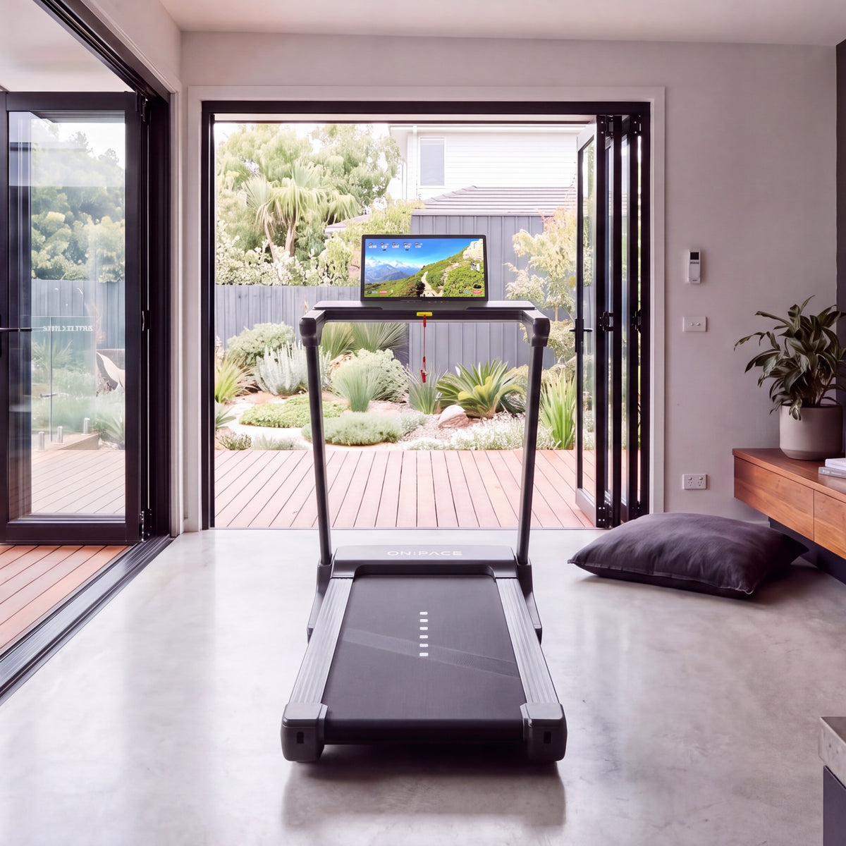 ON:PACE KAZE 7 Treadmill