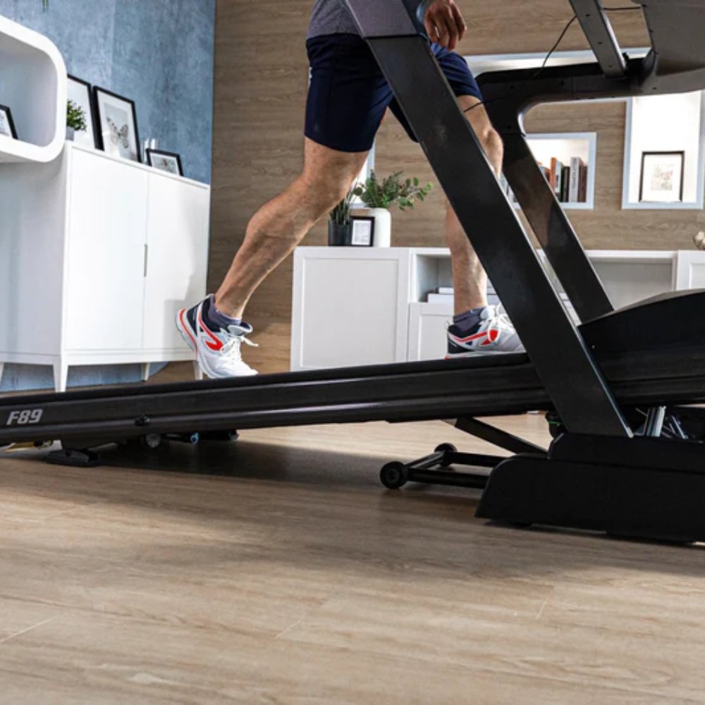 Sole treadmill display showing a 'Hills and Endurance' workout class